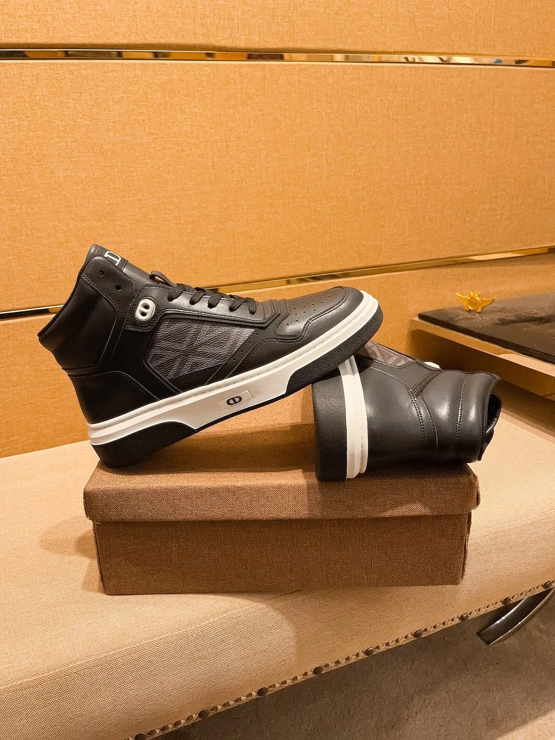 Men's shoes💰 480💰[Dior]🔥 High-end men's shoes brand official website 1:1 latest masterpiece: the upper is made of Italian imported first-layer cowhide with a comfortable and breathable lining➕original non-slip and wear-resistant outsole🔥, making walking more convenient and comfortable! An exclusive new model, a stunning work, a beautiful 1:1 replica [color] compared to the official quality! Create a fashionable personality to set off your uniqueness! A must-have for trendy men! Classic 🔥Size: 38-44 Color: 🔥 2⃣️colors available🔥.